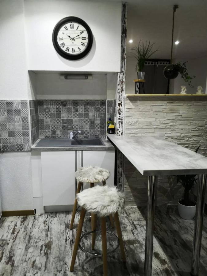 Studio Zen Et Cosy, Neuf En Pleine Ville Saint-Claude Exterior foto